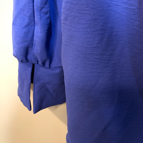 Pretty Little Thing Blue Textured Extreme Plunge Bell Cuff Shirt Dress - Picture 4 of 6